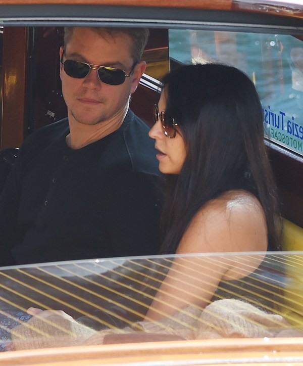 Herec Matt Damon spolu s manželkou už pricestovali do Benátok